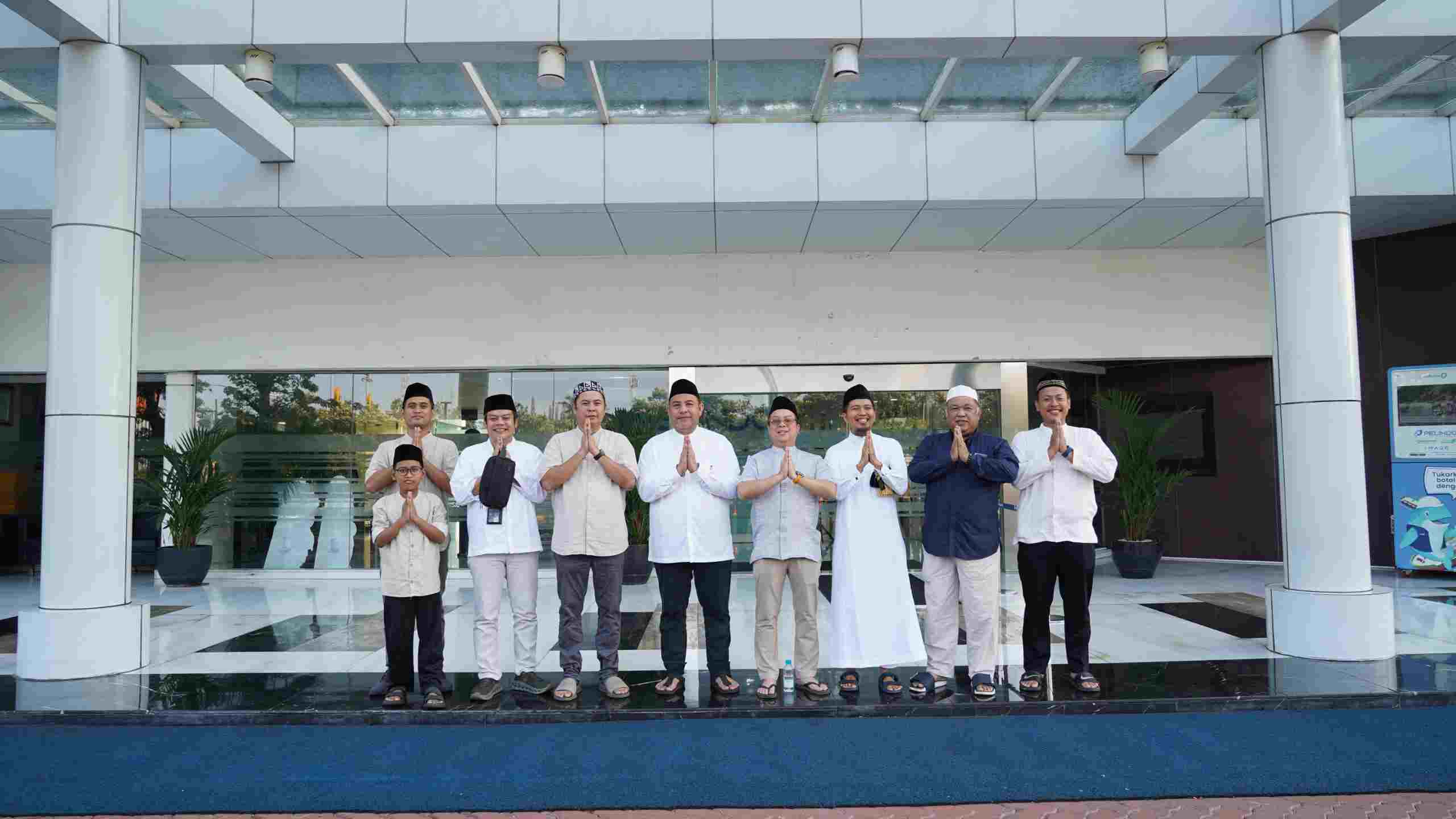 Pelindo Regional 2 Salurkan 130 Hewan Kurban untuk Masyarakat di 12 Cabang