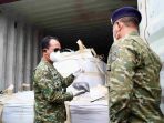 Kasum TNI Tinjau Pemeriksaan Kontainer Mineral Hasil Penindakan TNI AL di Batam