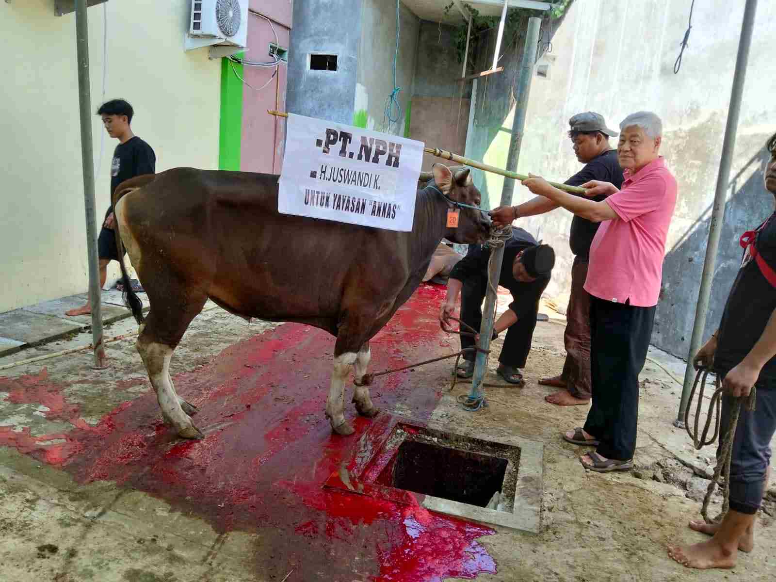 Yayasan Annas Salurkan Ratusan Paket Daging Kurban untuk Eks TKBM Pelabuhan Tanjung Priok