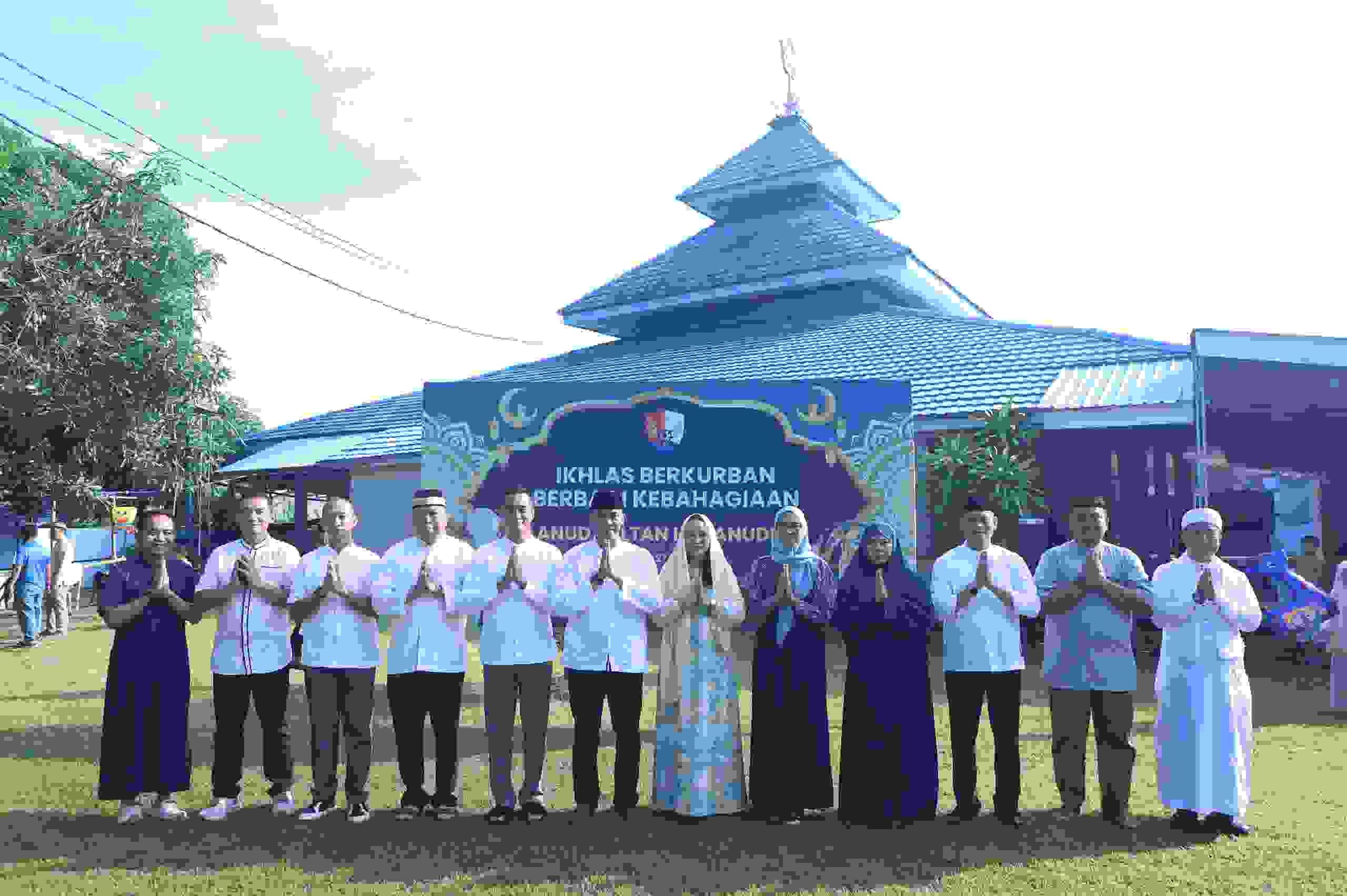 Idul Adha Penuh Makna di Lanud Sultan Hasanuddin, Ribuan Warga Ikuti Sholat Id dan Berbagi Kebahagiaan Melalui Kurban