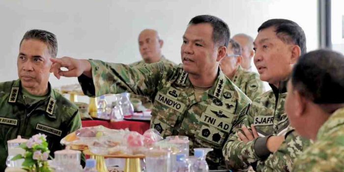 Wapang TNI Dampingi Menhan RI Tinjau Yonif TP 808/Mbaham Matta di Papua Barat