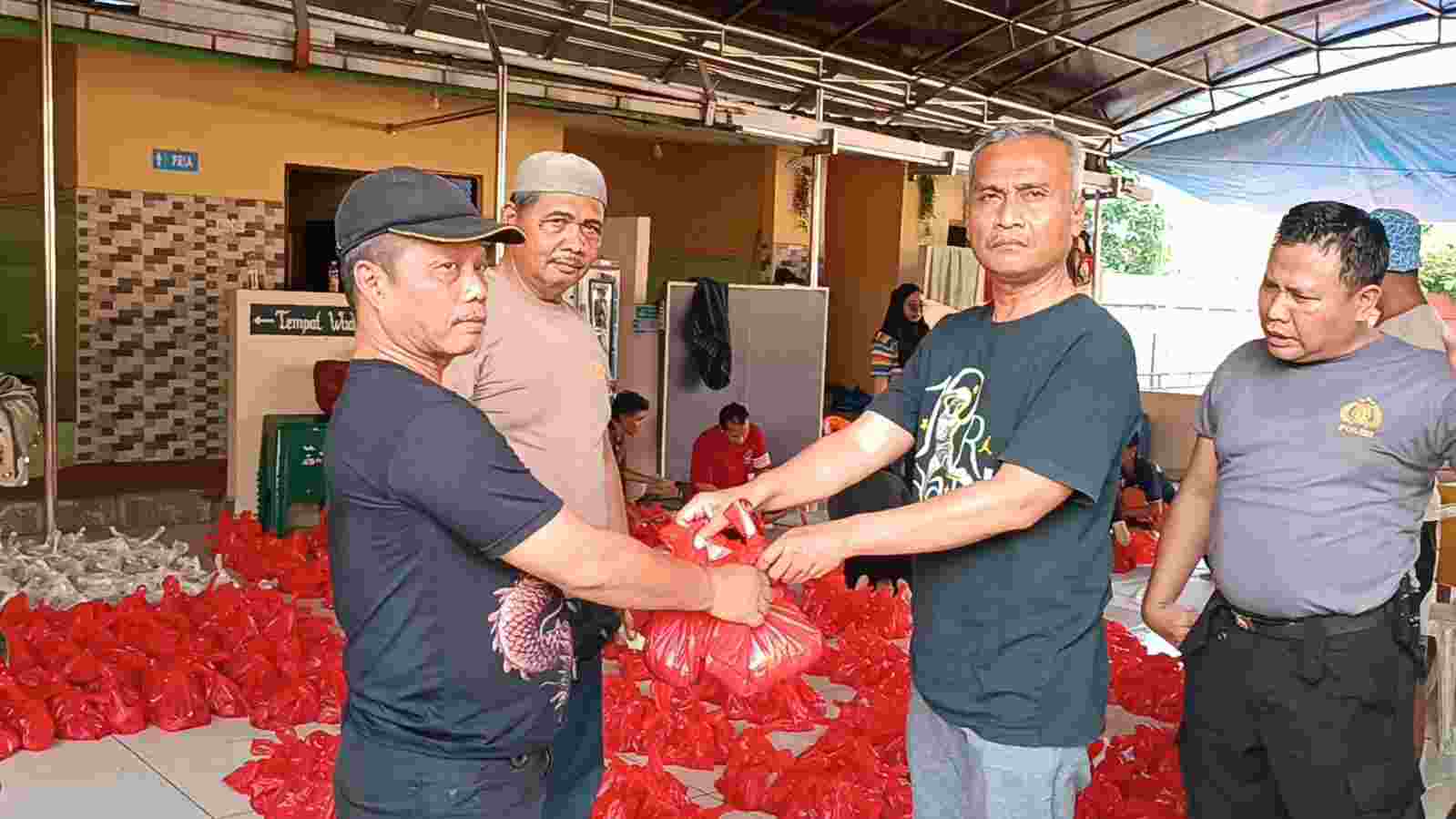 Polsek Koja Gelar Penyembelihan Hewan Kurban 1447 H, Salurkan Ratusan Bungkus Daging untuk Warga