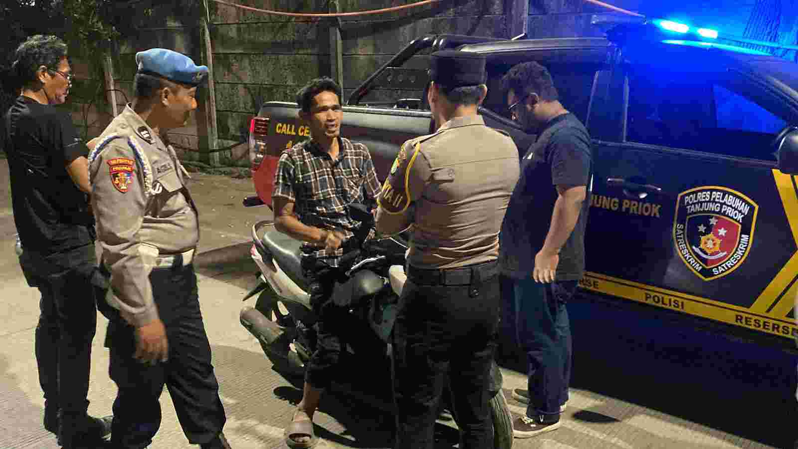 Patroli Malam Stasioner Cipta Kondisi Polres Pelabuhan Tanjung Priok Amankan Pengendara Mencurigakan