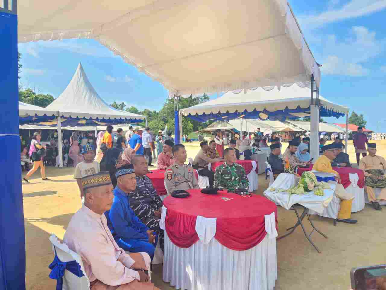 Dukung Kegiatan Masyarakat, PjS. Danposbinter Lobam Hadiri Pesta Ketupat Desa Busung 2026