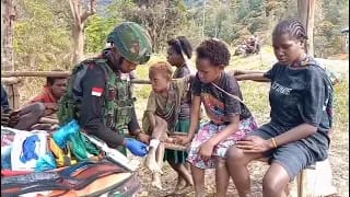 Prajurit Koops TNI Habema Serentak Berikan Pelayanan Kesehatan di Pelosok Papua