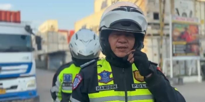 Respons Cepat 110, Satlantas Polres Metro Jakarta Utara dan Polsek Cilincing Atur Kemacetan Akibat Bongkar Muat Kontainer