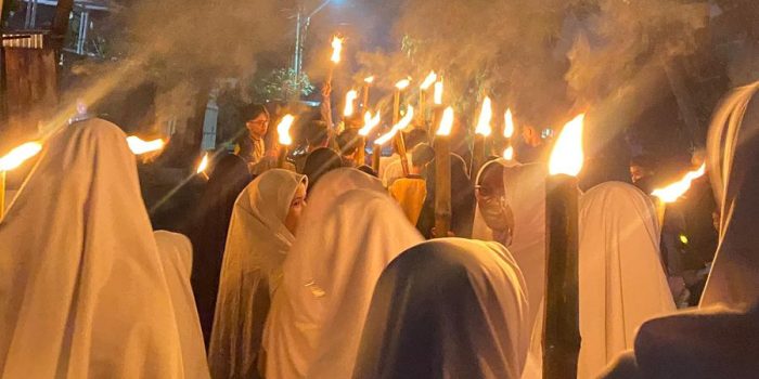 Pawai Obor Santri dan Santriwati Pesantren Leadership Daarut Tarqiyah Primago Menyambut Hari Raya Idul Adha 1447 H