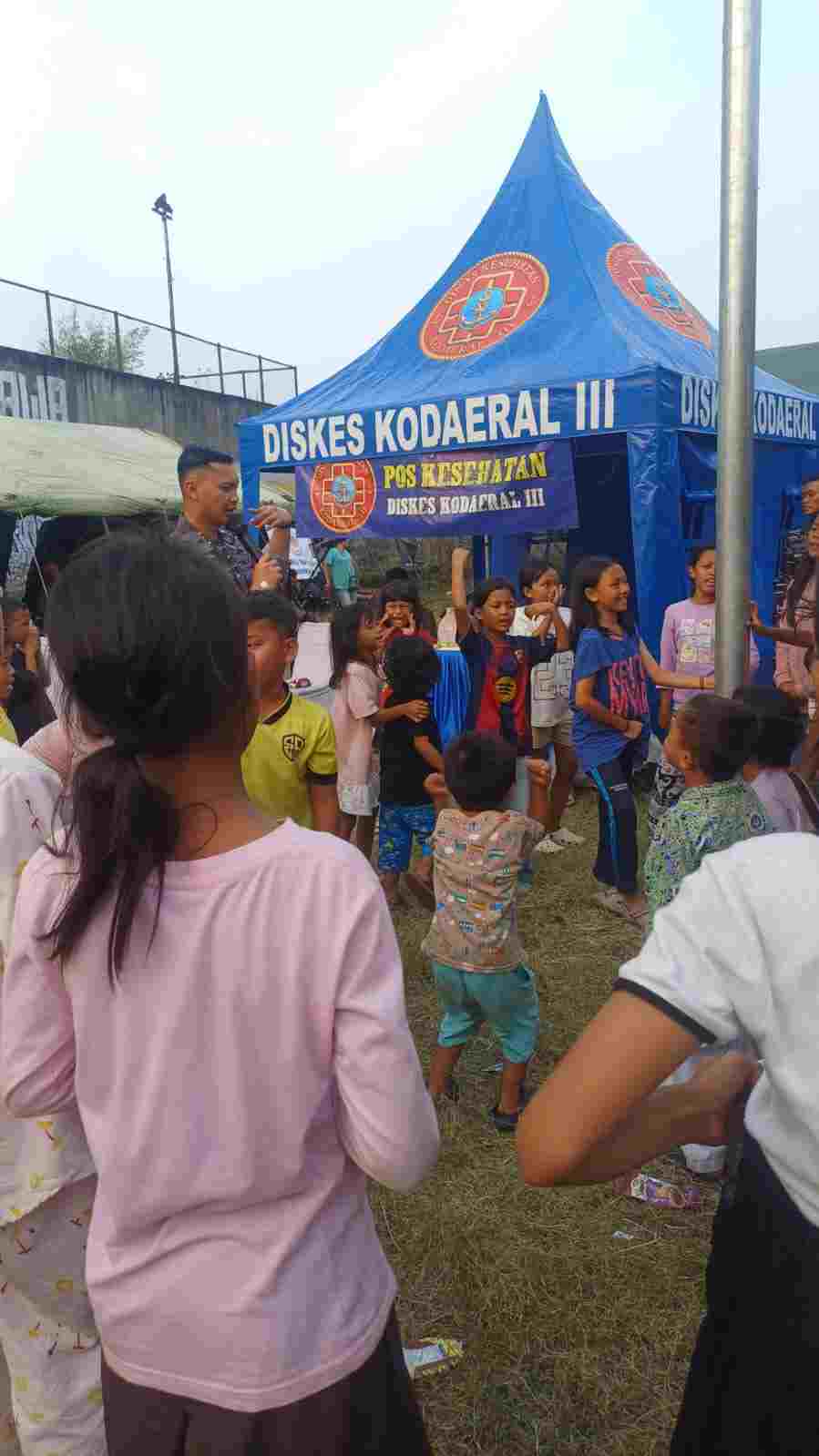 BAKTI PRAJURIT KODAERAL III DALAM UPAYA BERIKAN TRAUMA HEALING BAGI KORBAN KEBAKARAN KEMAYORAN