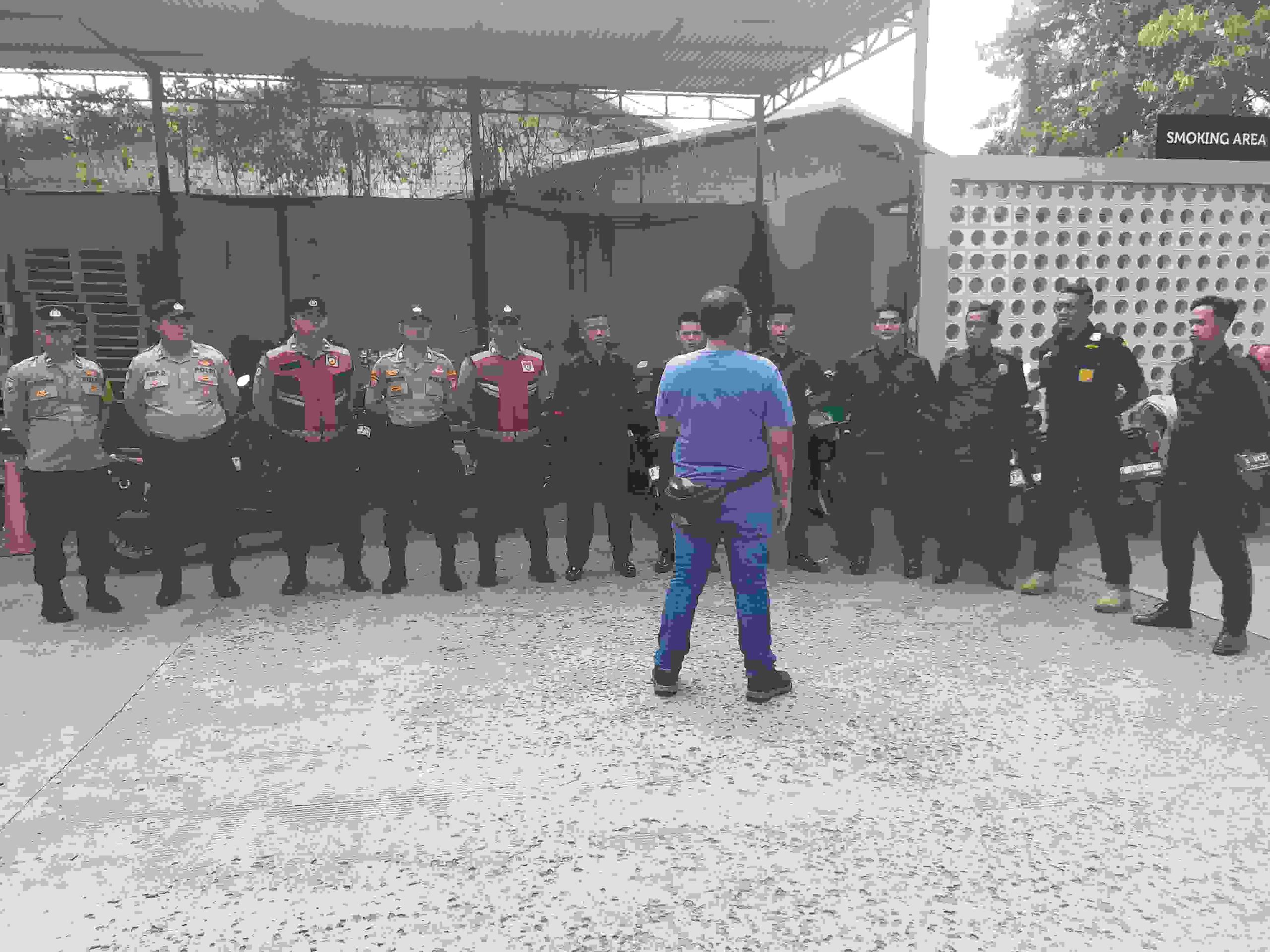 POLSEK METRO PENJARINGAN SIAGAKAN PERSONEL, PENGAMANAN AKSI UNJUK RASA DI PT FASDELI INTERNASIONAL EXPRESS DIUTAMAKAN SECARA HUMANIS