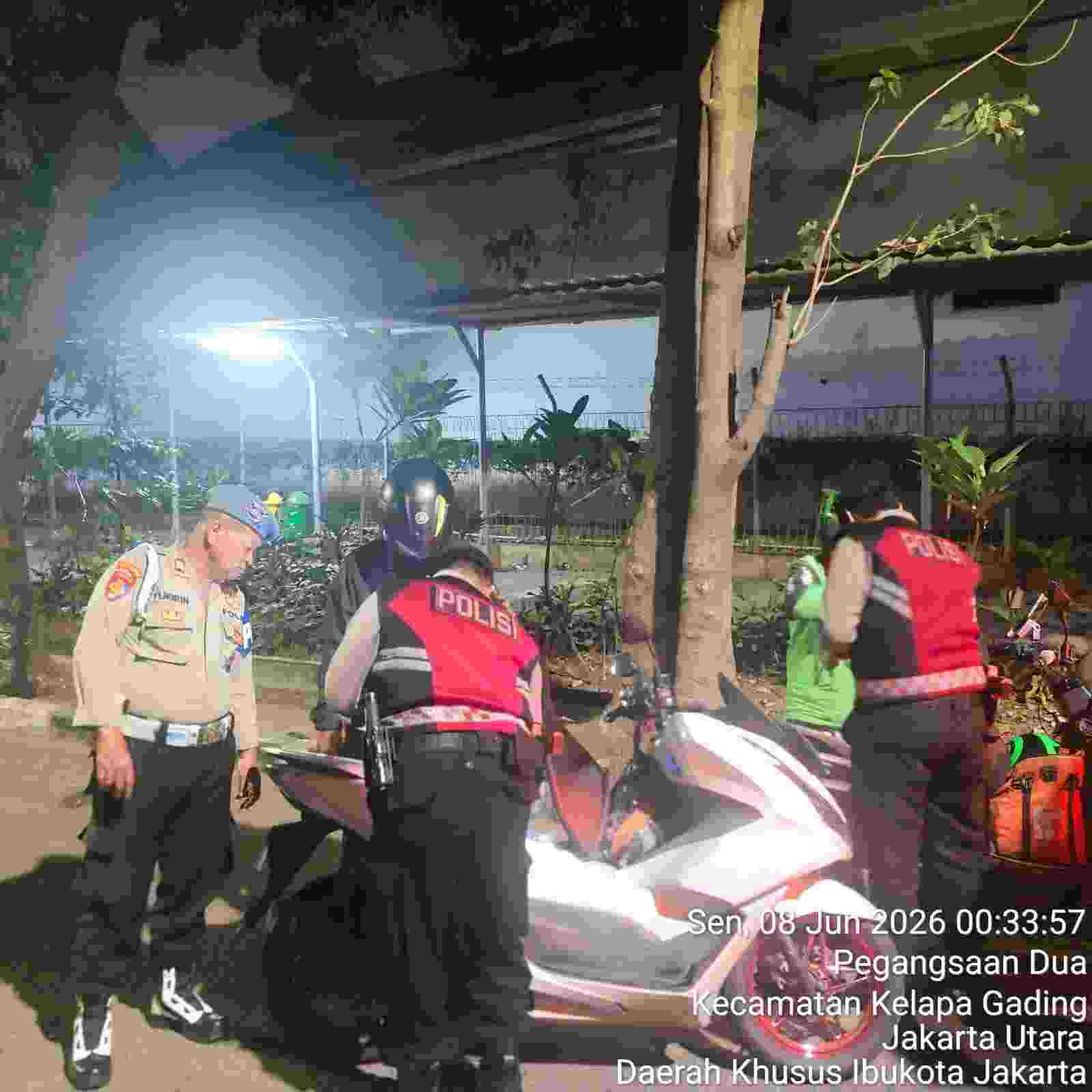 Patroli Skala Sedang Polsek Kelapa Gading Intensifkan Operasi Cipta Kondisi di Pegangsaan Dua