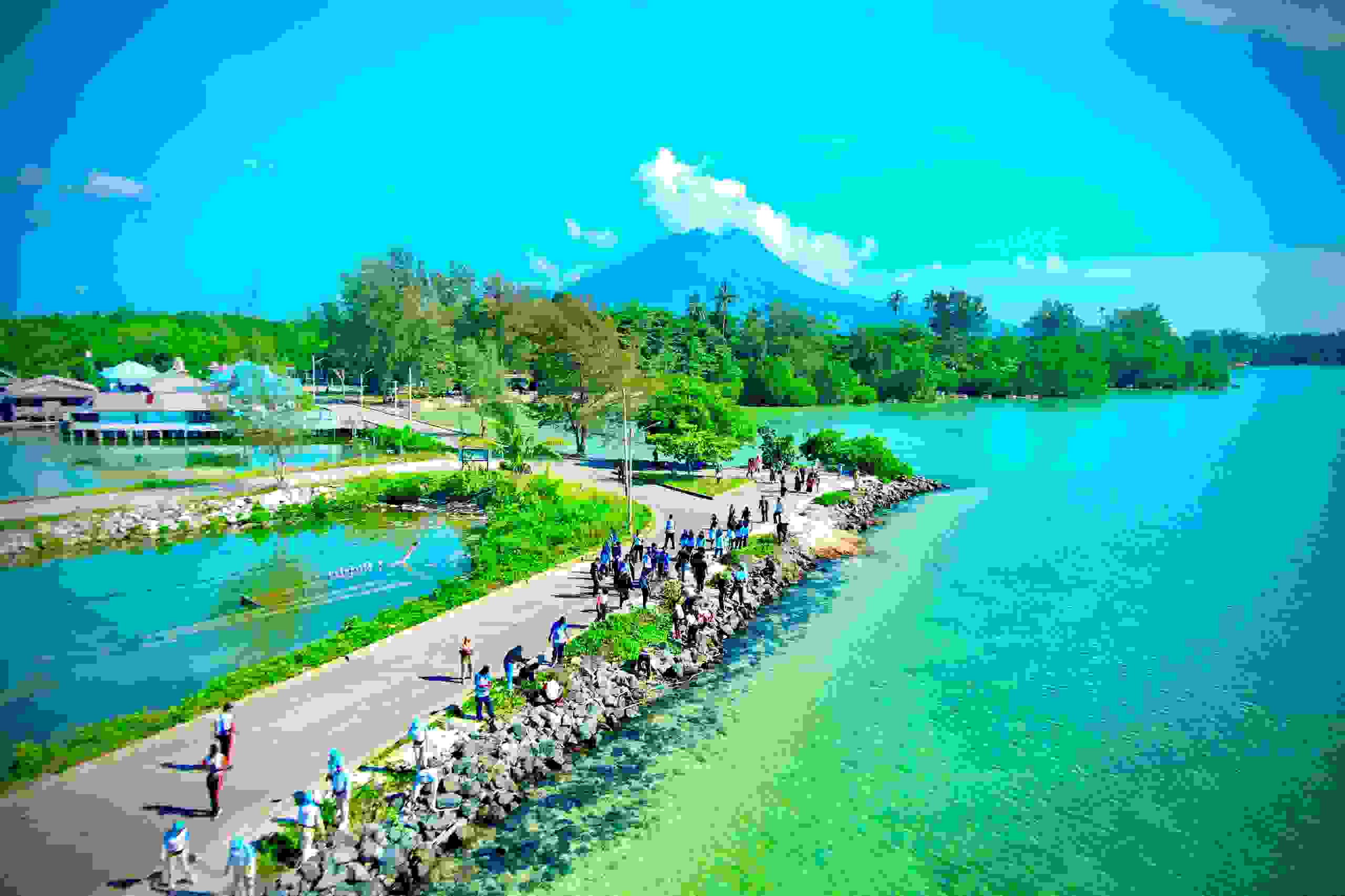 Peringati Hari Lingkungan Hidup Sedunia, Lanud Rsa Bersihkan Pesisir Pantai