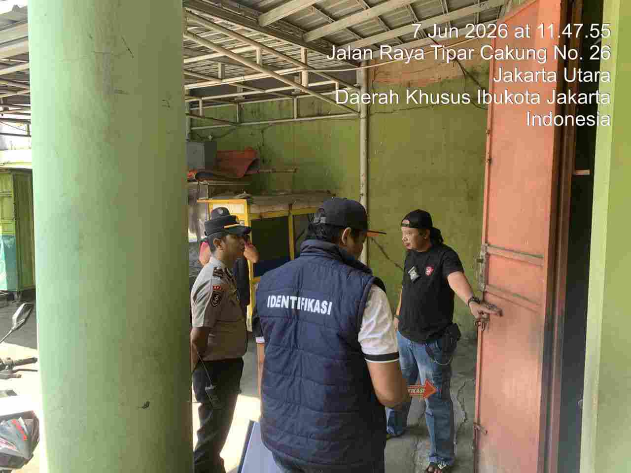 Respon Cepat 110, Polisi Olah TKP Pencurian Pajero Sport di Cilincing
