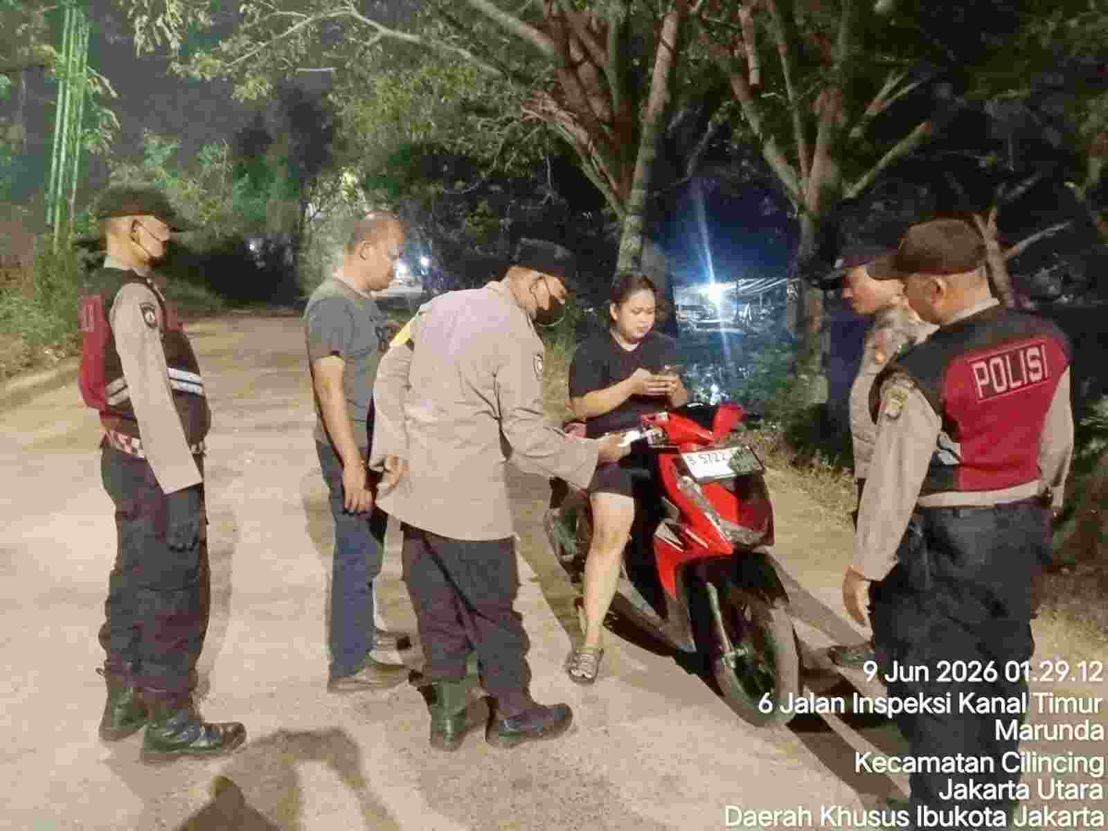 Polsek Cilincing Tak Beri Ruang Bagi Pelaku Tawuran dan Kejahatan Jalan : Sapu Bersih Titik Rawan Tawuran Lewat Patroli KRYD *