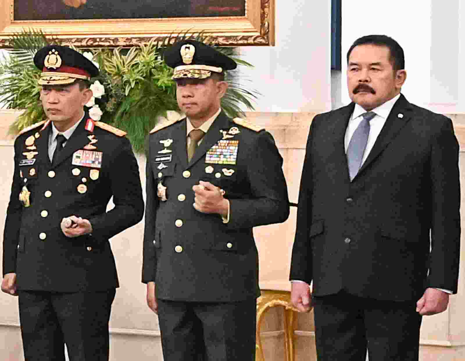 Panglima TNI Hadiri Pelantikan Kepala BGN serta Penasihat Khusus Presiden