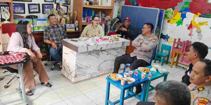 Kegiatan On The Spot Kapolsek Metro Penjaringan Perkuat Sinergi dengan Pengurus RW, Ajak Warga Aktif Cegah Tawuran dan Gangguan Kamtibmas