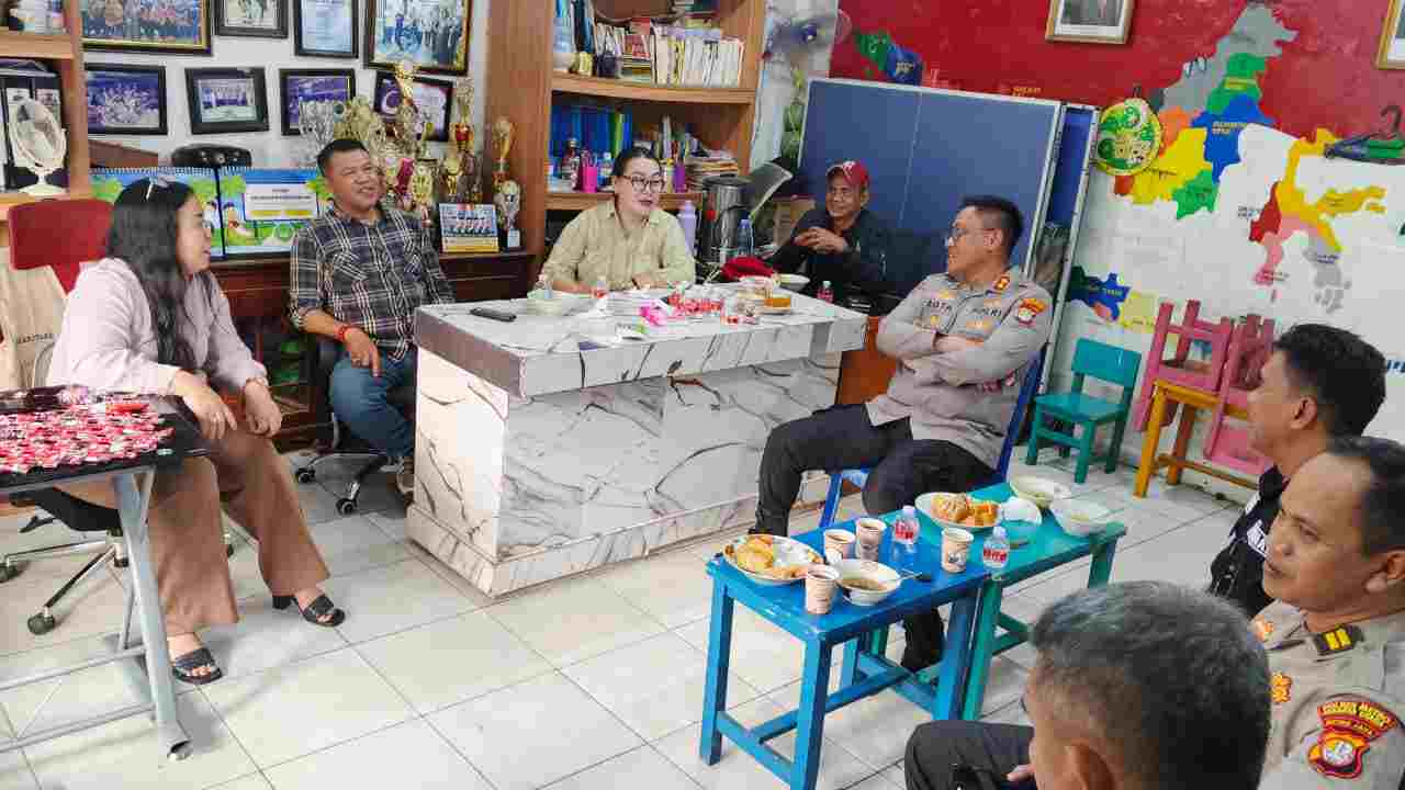 Kegiatan On The Spot Kapolsek Metro Penjaringan Perkuat Sinergi dengan Pengurus RW, Ajak Warga Aktif Cegah Tawuran dan Gangguan Kamtibmas