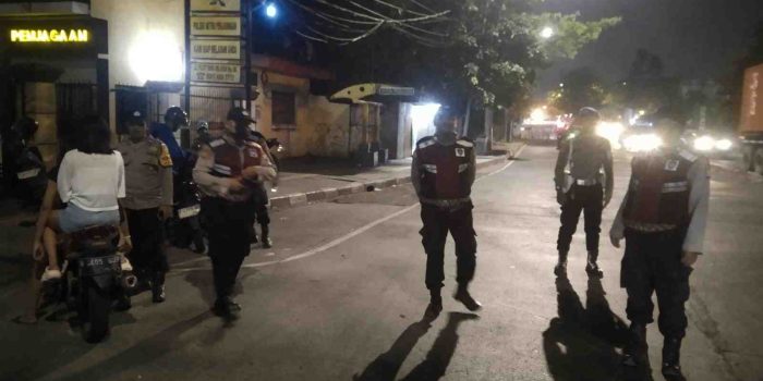 JAGA JAKARTA, JAGA LINGKUNGAN: POLSEK METRO PENJARINGAN AMANKAN PELAKU PENCURIAN KABEL DAN TERTIBKAN KENDARAAN TANPA SURAT SAAT KRYD