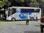 Pastikan Pelayanan SIM dan STNK Lancar, Polsek Bekasi Barat Sekaligus Sosialisasi Pengawalan Uang Cash Pastikan Pelayanan SIM dan STNK Lancar, Polsek Bekasi Barat Sekaligus Sosialisasi Pengawalan Uang Cash
