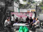Wujud Kepedulian, Kapolsek Pondok Gede Bagikan Bantuan Sosial Program Jaga Jakarta On The Spot kepada Warga Kurang Mampu di Jatiwaringin