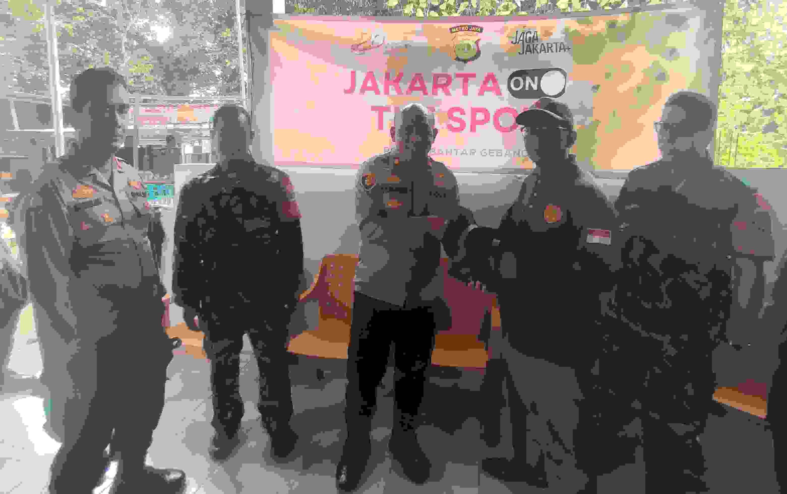 Jakarta On The Spot: Polsek Bantargebang Ngopi Bareng Warga RW 006 Padurenan