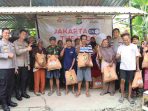 Pimpin ‘Jaga Bekasi On The Spot’, Kapolres Kombes Pol Kusumo Wahyu Salurkan Bansos dan Serap Aspirasi di Harapan Baru Pimpin ‘Jaga Bekasi On The Spot’, Kapolres Kombes Pol Kusumo Wahyu Salurkan Bansos dan Serap Aspirasi di Harapan Baru
