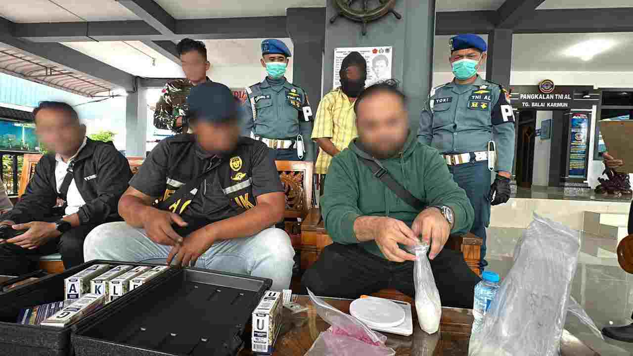 SELAMATKAN GENERASI BANGSA, TNI AL GAGALKAN PENYELUNDUPAN NARKOTIKA DI PERAIRAN KARIMUN