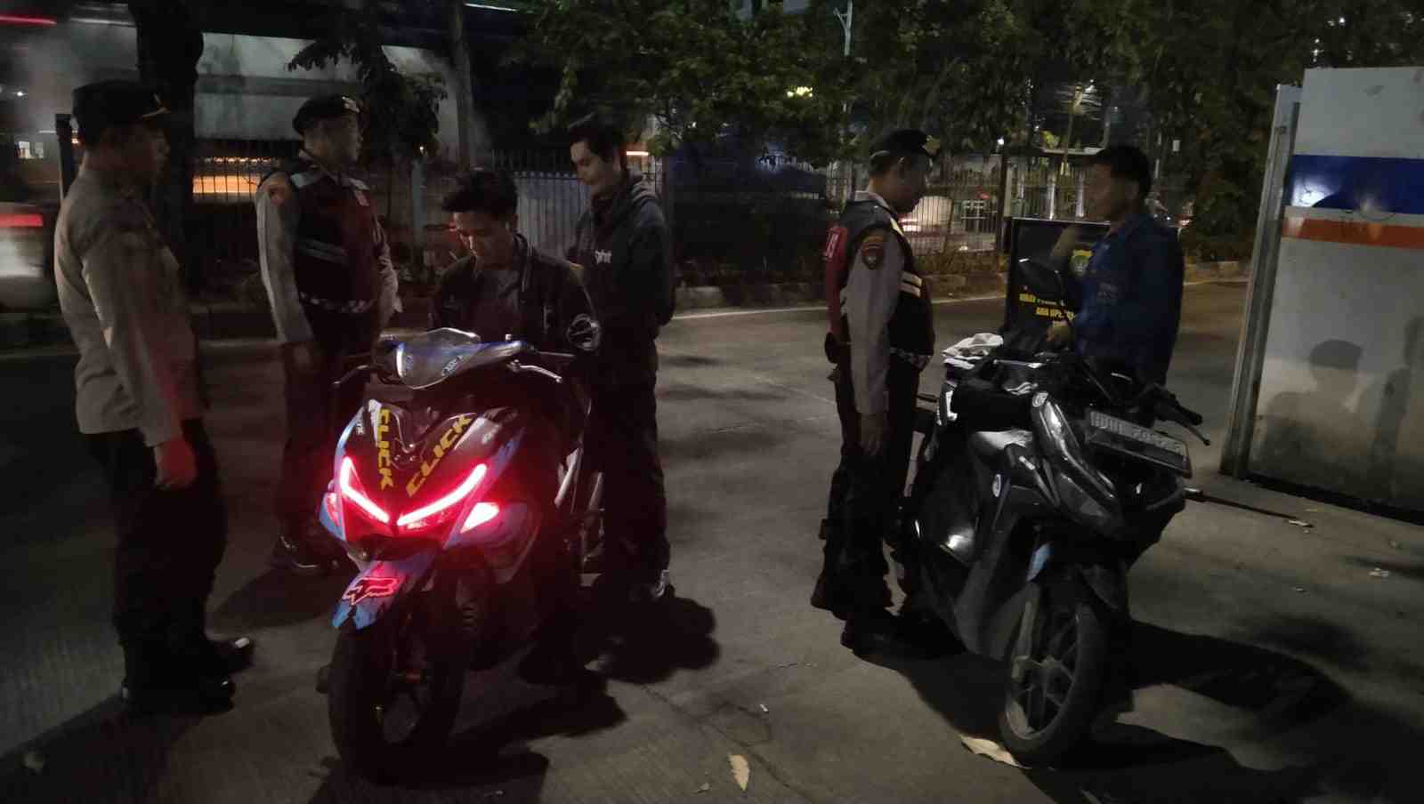 JAGA JAKARTA, JAGA LINGKUNGAN: KRYD POLSEK METRO PENJARINGAN AMANKAN TIGA MOTOR TANPA SURAT DAN UNGKAP KASUS NARKOBA