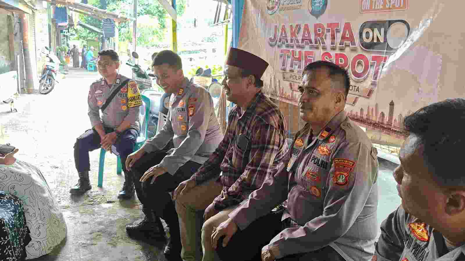Kapolsek Medansatria “Jaga Bekasi On The Spot”, Serap Aspirasi Warga Kebon Sayur