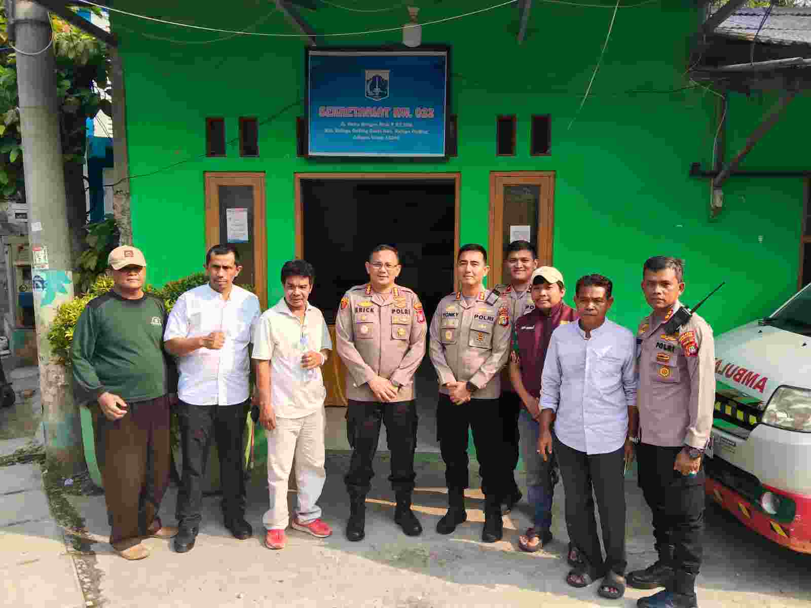 On The Spot Jaga Jakarta, Kapolres Metro Jakarta Utara Ajak Warga Kelapa Gading Barat Perkuat Sinergi Keamanan Lingkungan