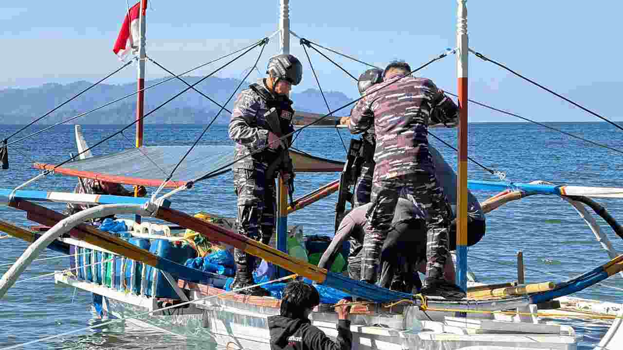 TNI AL GAGALKAN PENYELUNDUPAN SIANIDA DAN BARANG ILEGAL LINTAS NEGARA DI SULAWESI UTARA