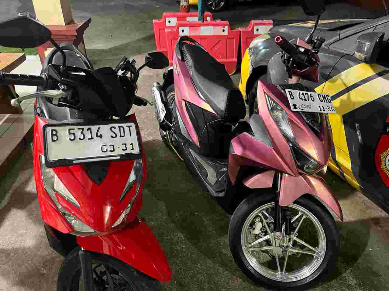 Patra Brimob Polda Metro Jaya Amankan Tiga Terduga Pelaku Curanmor di Pancoran