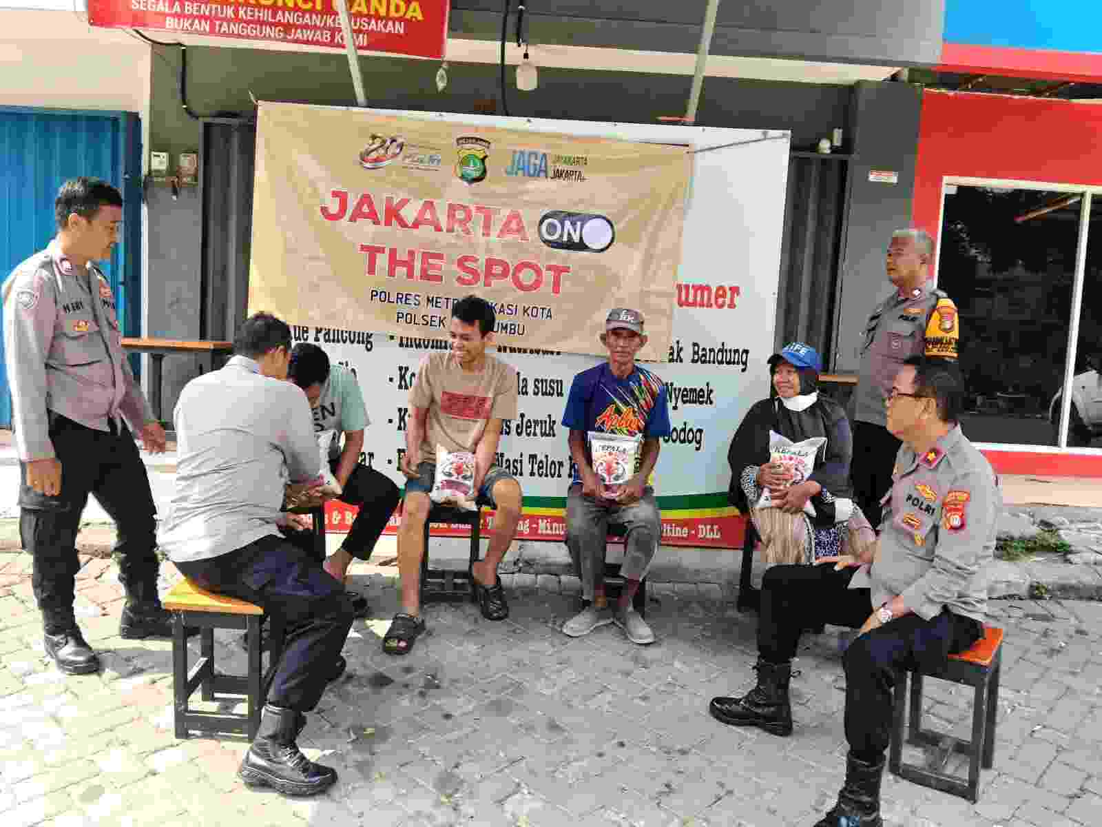 Polsek Rawalumbu Hadir di Tengah Masyarakat Melalui Program Jaga Jakarta On The Spot