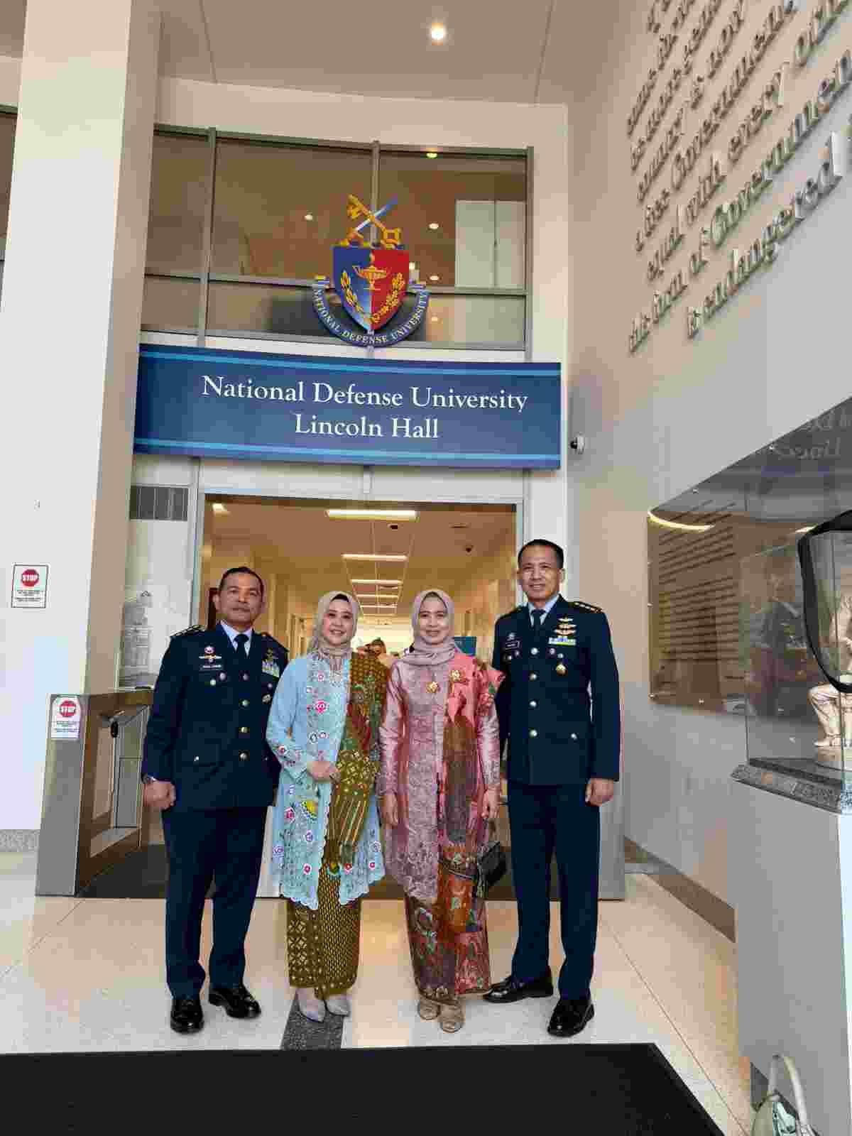 Prestasi Membanggakan, Dua Perwira TNI AU Raih Gelar Master di Amerika Serikat
