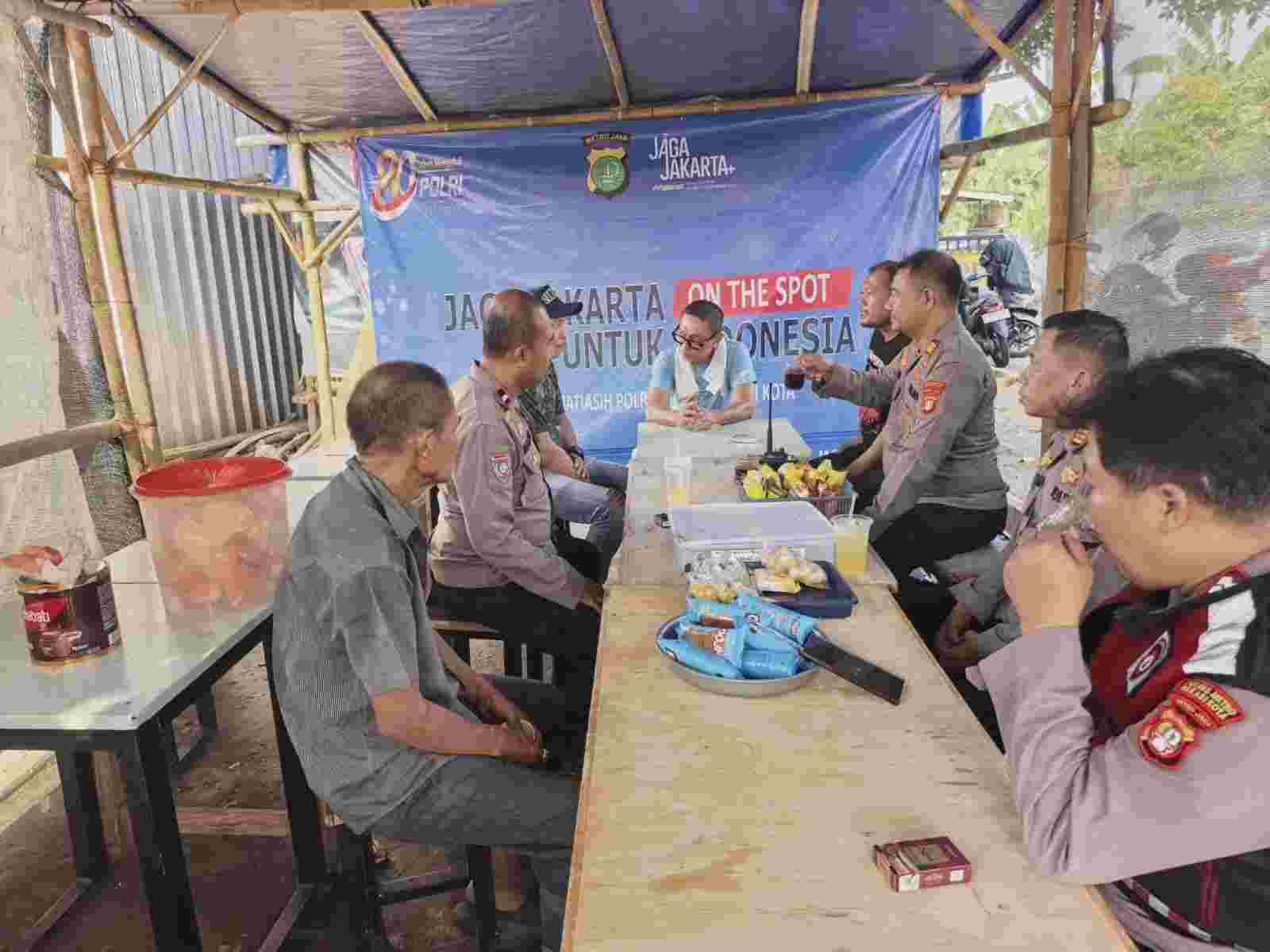 KEGIATAN JAGA JAKARTA ON THE SPOT UNTUK INDONESIA, POLSEK JATIASIH BERSAMA WARGA KP. PAMAHAN KELURAHAN JATIMEKAR, JAGA KAMTIBMAS LINGKUNGAN
