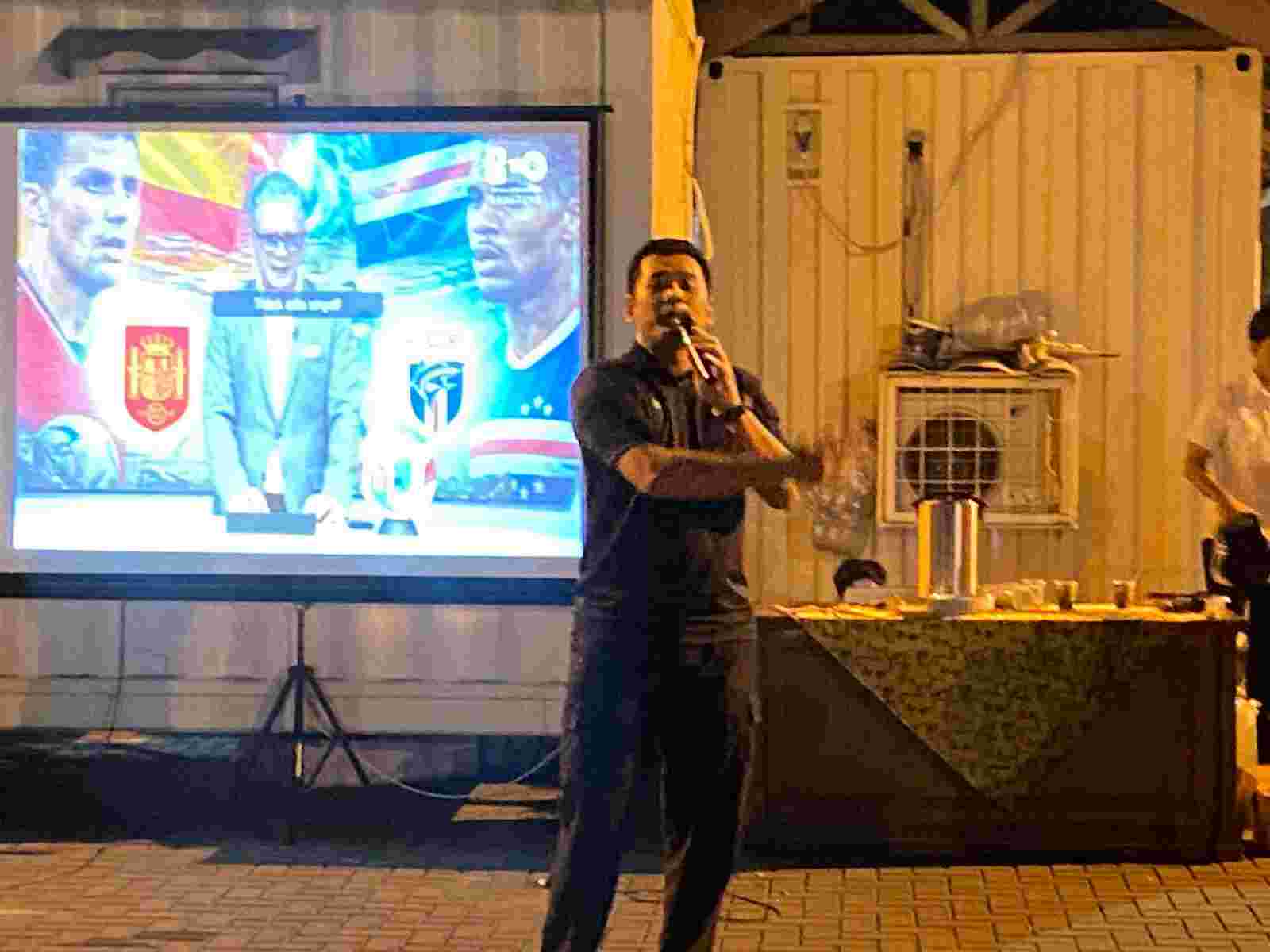 Jaga Jakarta On The Spot, Nobar Kualifikasi Piala Dunia 2026, Polres Pelabuhan Tanjung Priok Pererat Silaturahmi Bersama Sopir Truk dan Komunitas Pelabuhan
