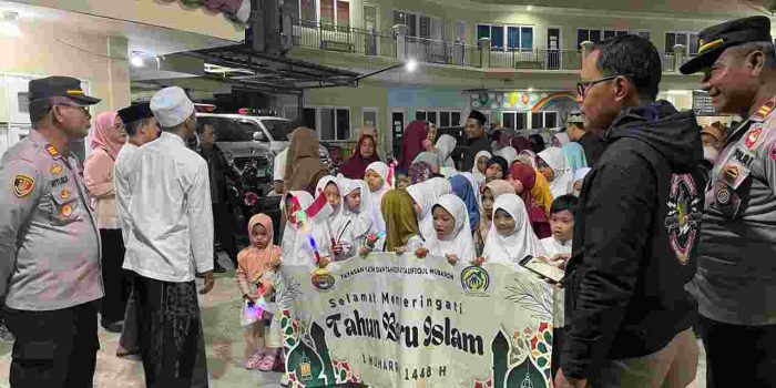 Ratusan Warga Muara Angke Meriahkan Pawai Obor Sambut Tahun Baru Islam 1 Muharram 1448 H