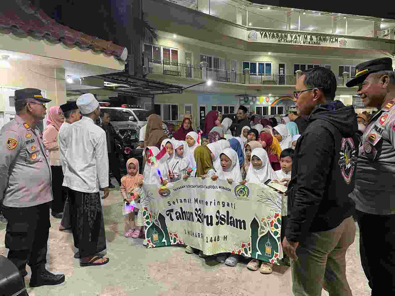 Ratusan Warga Muara Angke Meriahkan Pawai Obor Sambut Tahun Baru Islam 1 Muharram 1448 H