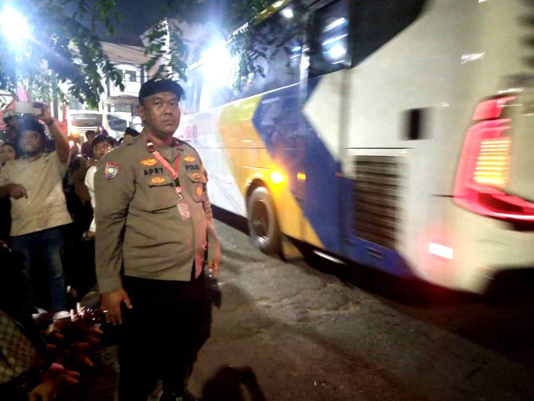 Dukung Program Jakarta On The Spot, Polsek Bekasi Selatan Maksimalkan Pengamanan Pemulangan Jamaah Haji di Asrama Haji Bekasi