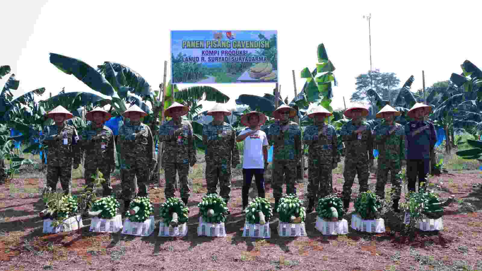Lanud Suryadarma Petik Hasil Perdana Pengembangan Pisang Cavendish untuk Dukung Ketahanan Pangan