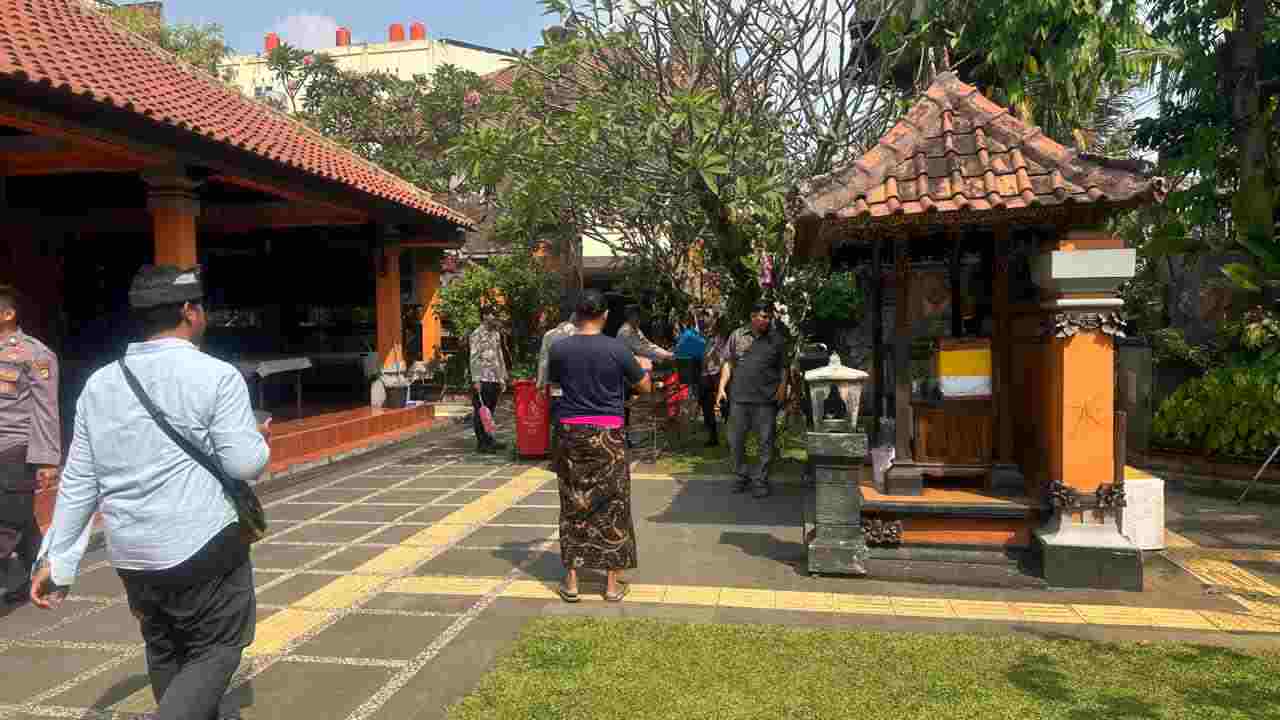 Jaga Jakarta On The Spot : Polres Metro Bekasi Kota Gelar Bhakti Religi di Pura Agung Tirta Bhuana Sambut HUT Bhayangkara ke-80