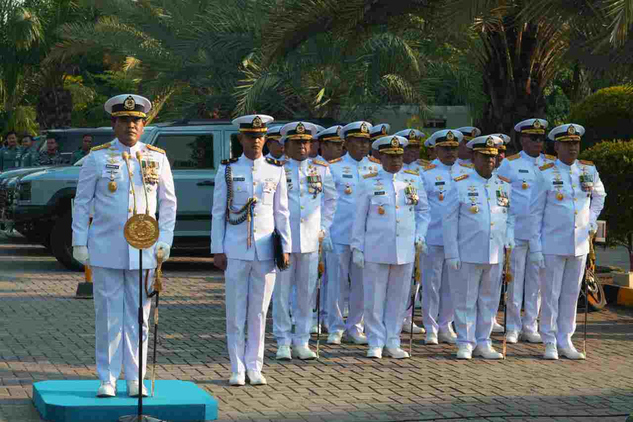 WUJUD PENGHORMATAN, DANKODAERAL III HADIRI PERSEMAYAMAN DAN PEMAKAMAN LAKSMANA TNI (PURN) ACHMAD SUTJIPTO