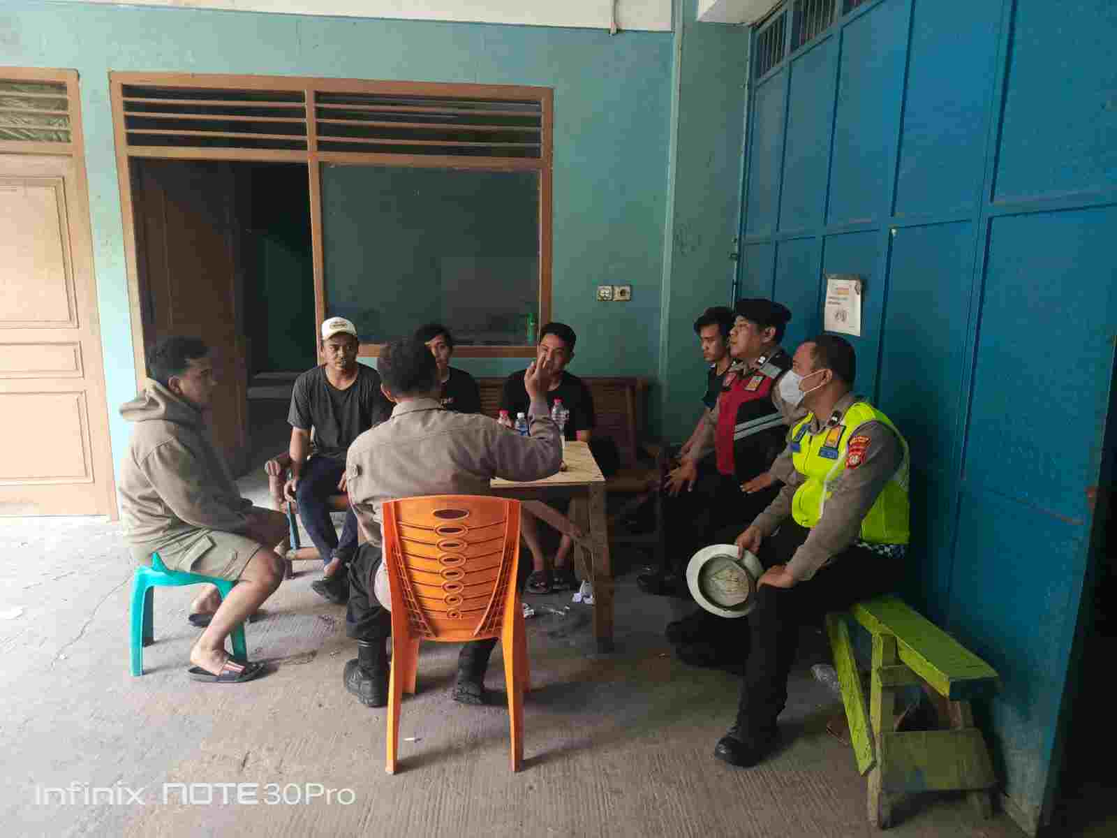 Jaga Jakarta On The Spot, Polsek Kawasan Muara Baru Ajak Pedagang Ikan Wujudkan Kamtibmas Kondusif