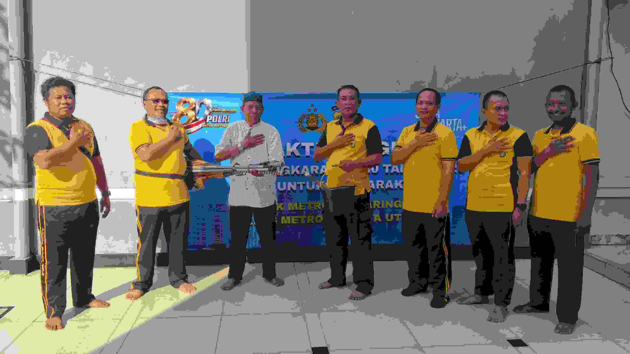 Sambut HUT Bhayangkara ke-80, Personel Polsek Metro Penjaringan Gelar Bakti Sosial Religi Serentak di Tiga Tempat Ibadah