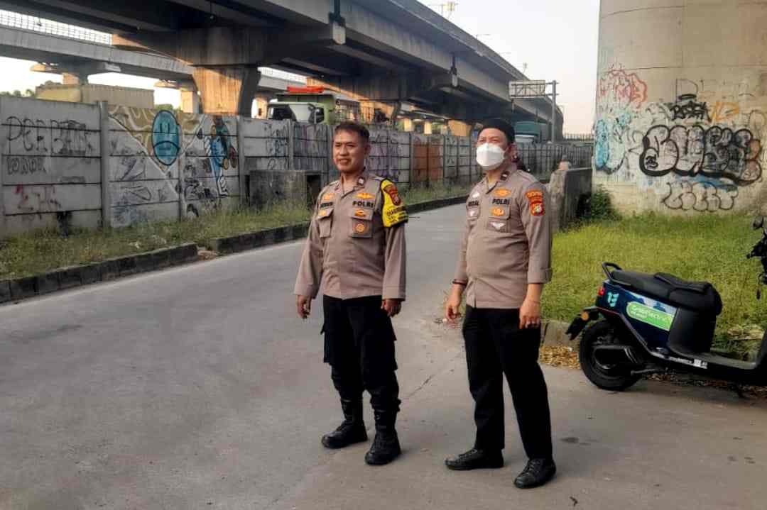 Dukung Program Jakarta On The Spot, Polsek Bekasi Selatan Gelar Strong Point di Jl. Cikunir Raya