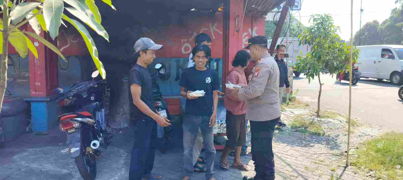Bangun Kepedulian Sosial, Polsek Medansatria Gelar Aksi Berbagi di Hari Jumat