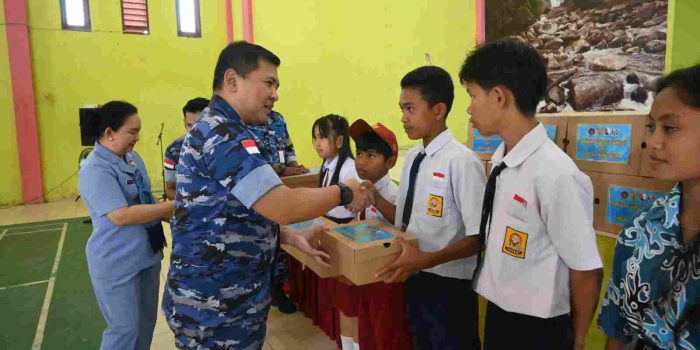 Bakti Sosial TNI AU di Perbatasan, Salurkan Bantuan dan Layanan Kesehatan di Krayan