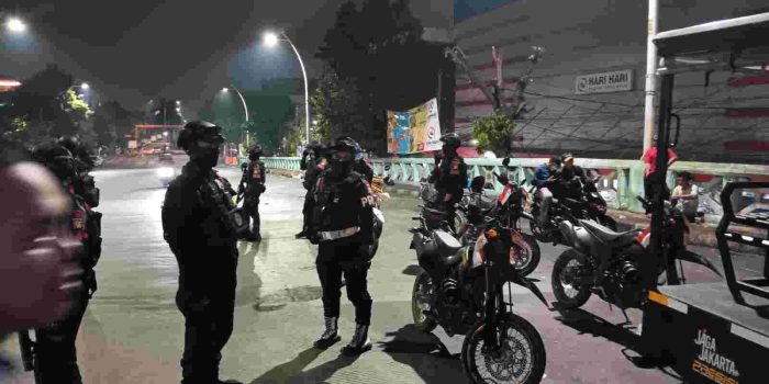 POLSEK METRO PENJARINGAN AMANKAN 7 MOTOR TANPA DOKUMEN DAN GAGALKAN DUGAAN AKSI TAWURAN SAAT KRYD MALAM HARI