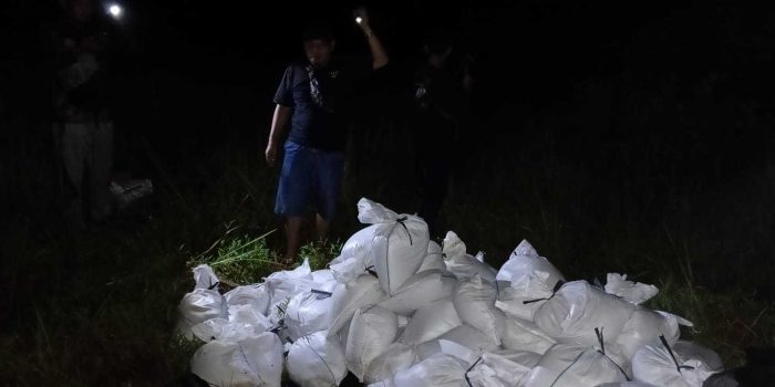 TNI AL GAGALKAN PENYELUNDUPAN PASIR TIMAH ILEGAL, SELAMATKAN POTENSI KERUGIAN NEGARA MILIARAN RUPIAH
