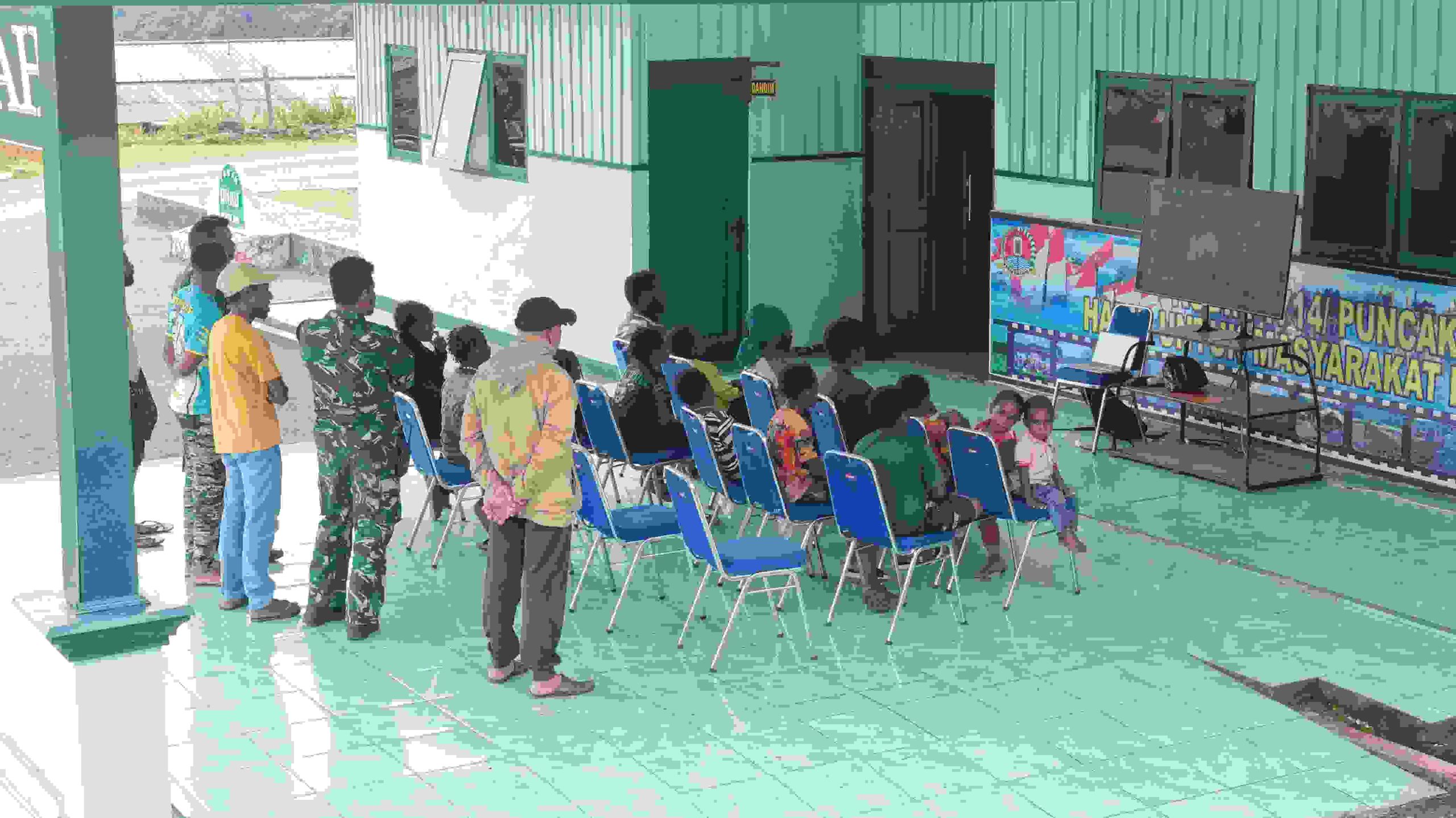 Kodim 1714/Puncak Jaya Gelar Nobar Piala Dunia 2026 Bersama Masyarakat