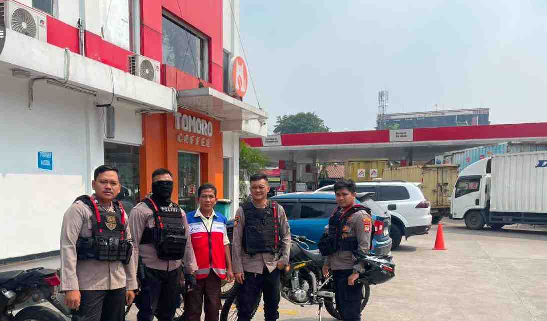 Jaga Jakarta On The Spot Gangguan Kamtibmas Siang Hari, Sat Samapta Polres Bekasi Kota Patroli Dialogis di Pos Satpam Jalan Siliwangi
